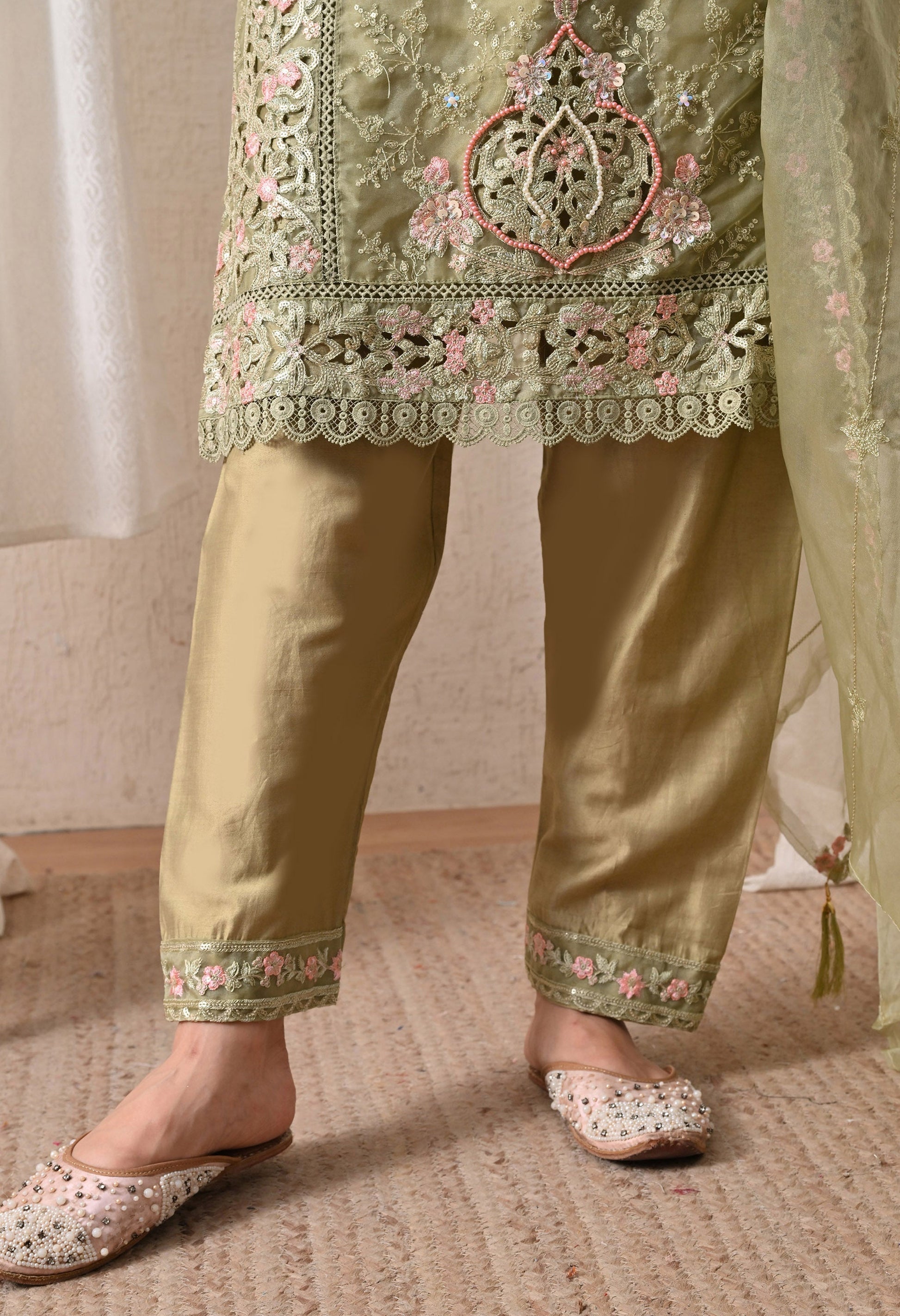 Noor-E-Gulnaar - Pure Organza