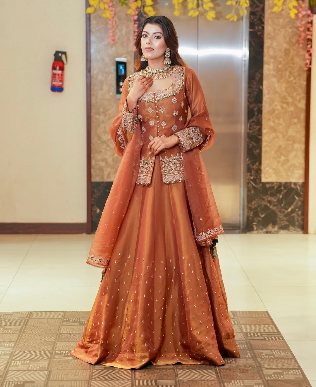 Luxurious Ethnic Lehenga Suit Set with Exquisite Embroidery