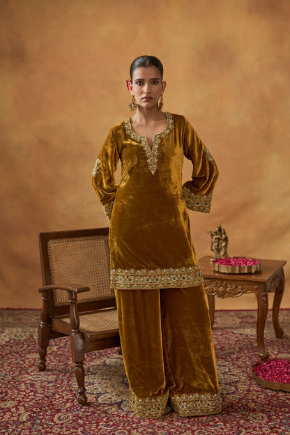 Aurelia Signature Velvet Set