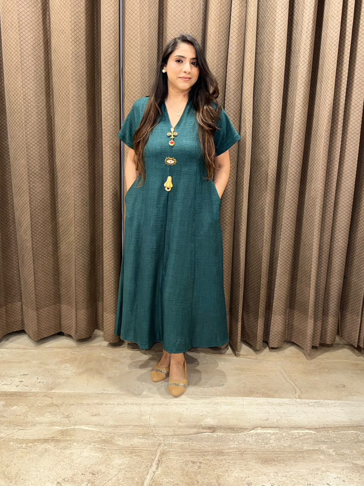 Smart Green Midi dress with girl brooches & pockets