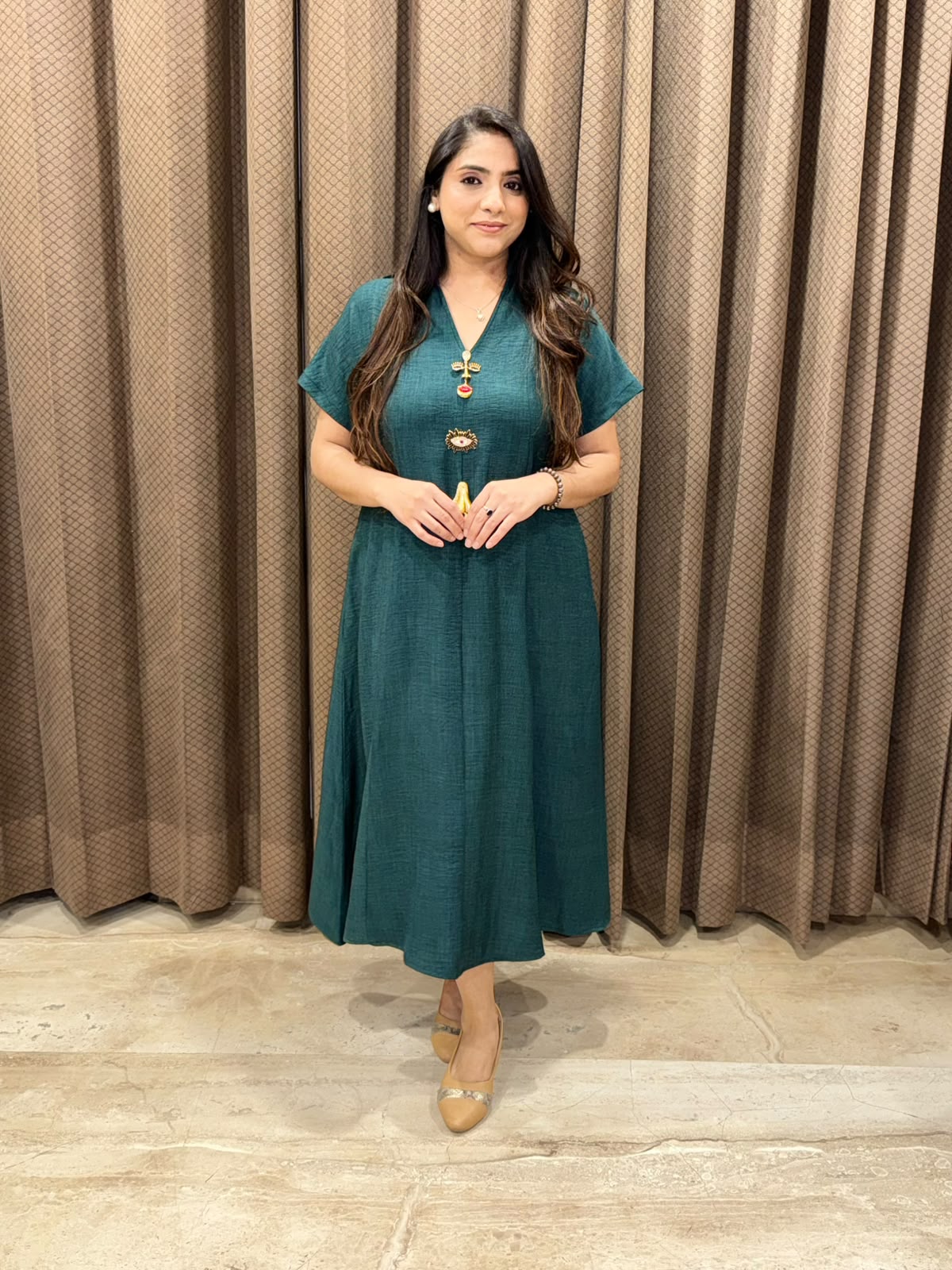 Smart Green Midi dress with girl brooches & pockets