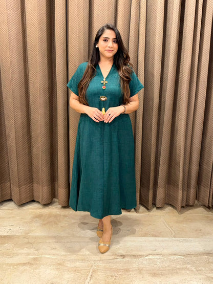 Smart Green Midi dress with girl brooches & pockets
