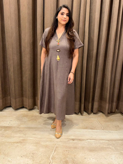 Smart Grey Midi dress with girl brooches & pockets